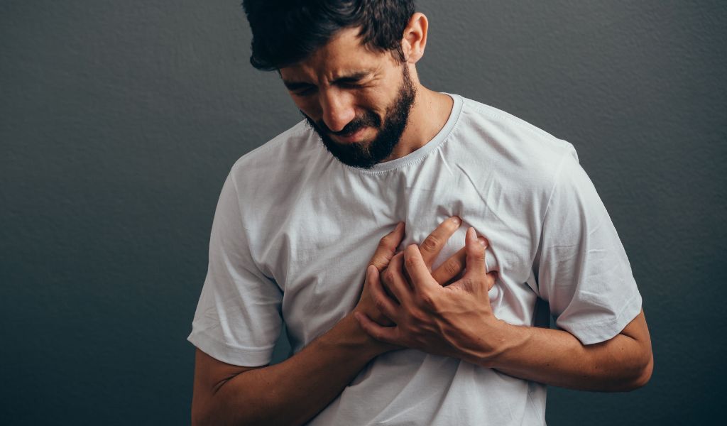 Reasons for chest pain and when to take it seriously